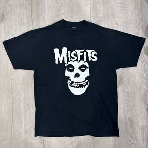 Black misfits shirt